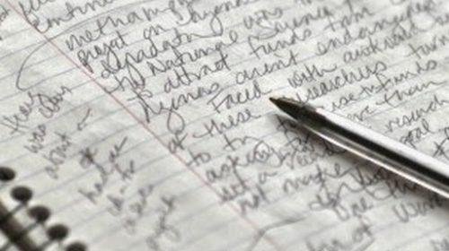 Mondo scrittura: sfoltire, arricchire, tagliare un testo mediante la sua revisione.